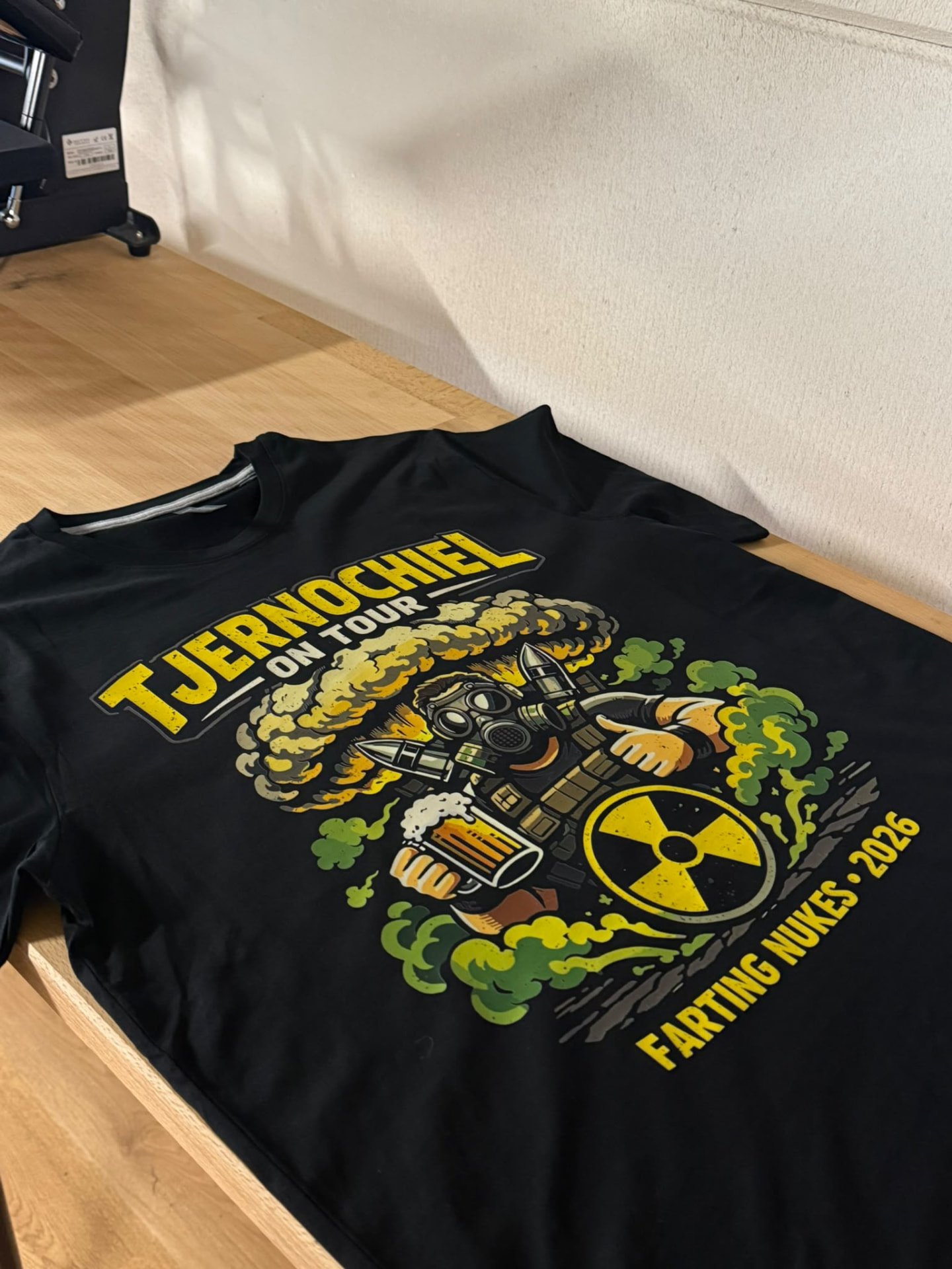 Zwart T-shirt met full colour tourprint bedrukt door VA Printworks Breda